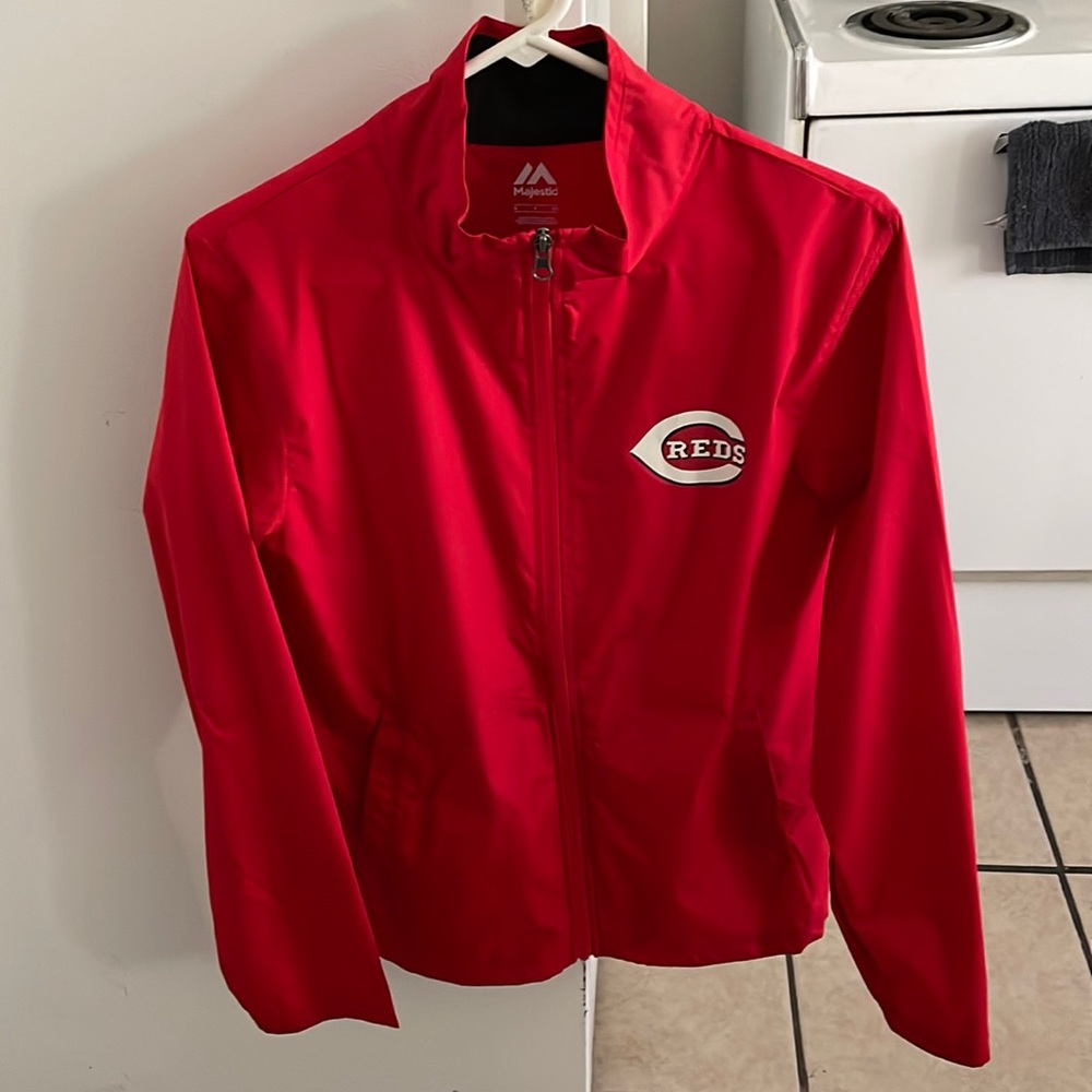 Cincinnati Reds windbreaker jacket. RED size Small